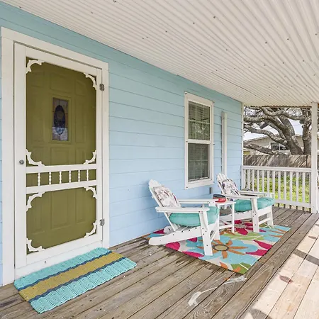 Cozy Texas Cottage Less Than 2 Mi To Rockport Beach!